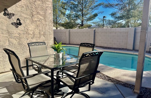 Summer Meadows House | Sunshine, Refreshing Pool and a Comfy Place to Stay.