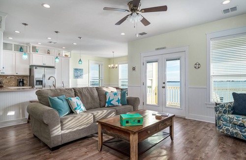 Rockport House | Sunshine Retreat - Waterfront Home Heated Pool & Private Lighted Fishing Pier