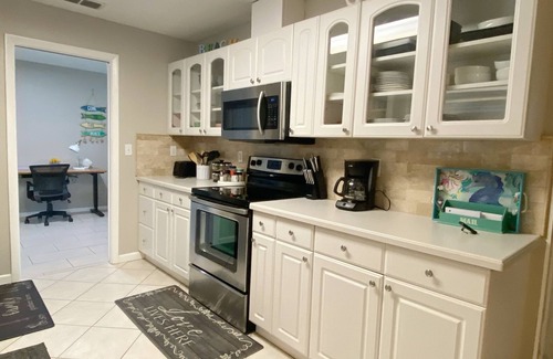 Bradenton House | Sunshine Retreat with heated Saltwater pool. Minutes to gulf beaches and IMG