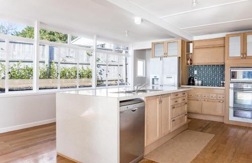 Raglan House | Sunshine Rise