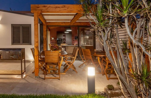 Fanusa Villa | Sunshine's House, Beautiful Villa With Swimming Pool Close ToThe Beach, Sun&Relax