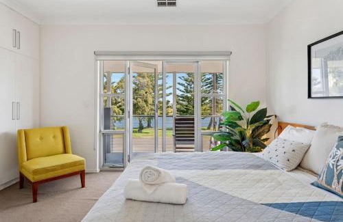 Glenelg North House | Sunshine Sea Retreat Glenelg Beachside Bliss