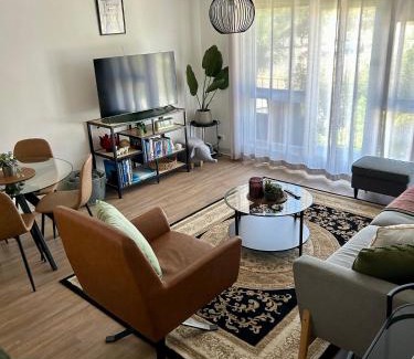 Brahma Lodge Apartment | Sunshine Seven