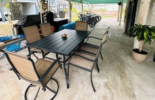 Fort Myers Beach House | Sunshine, Sunsets and Sand - Just 3 minutes away!
