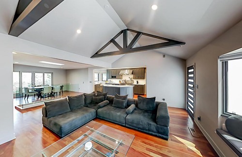 Studio City House | Sunshine Terrace Charms