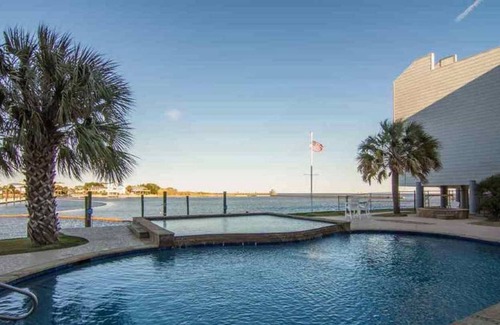 Port Arthur Condo | Sunshine Vibes Waterfront Condo Sabine Lake w Pool