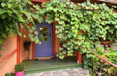 Madeira Park Bed & Breakfast | Sunshine Villa B&B