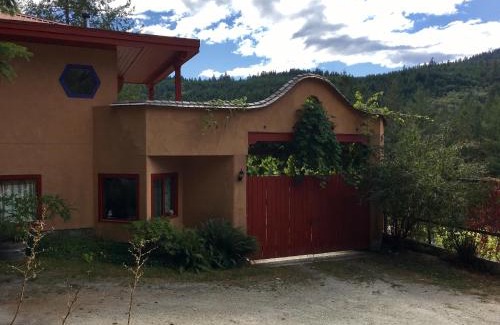 Madeira Park Bed & Breakfast | Sunshine Villa B&B