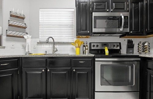 Carrollton House | Sunshine Villa: Close to DFW Airport