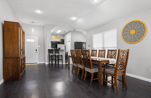 Carrollton House | Sunshine Villa: Close to DFW Airport