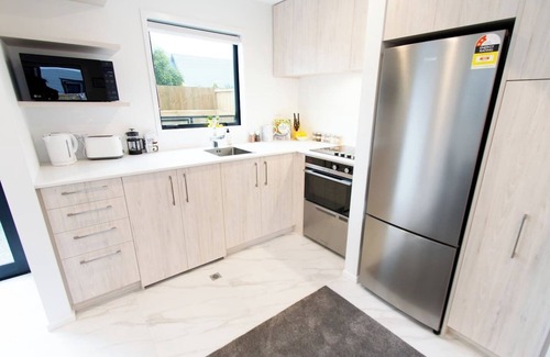 New Brighton House | Sunsoaked seaside 1 bedroom 1 bath