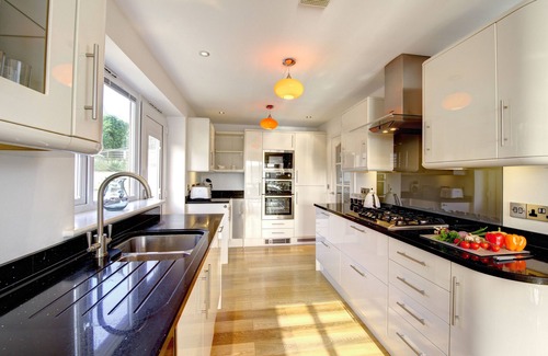 Mawgan Porth House | Sunspray - Four Bedroom House, Sleeps 8