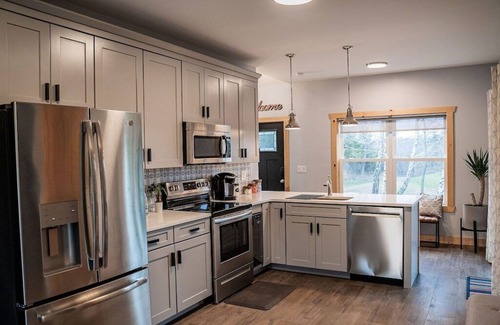 Catawissa Ski Chalet | Suntower 60 acre/pavillion/HOT TUB/hiking trails/ultra private