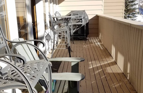 Vail Condo | SunVail Condos 32A - Gorgeous Condo Heated pool, hot tubs, Steps to Lionshead