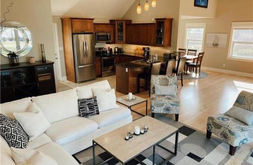 Dashwood House | Sunview BeachFront Cottage In Grand Bend