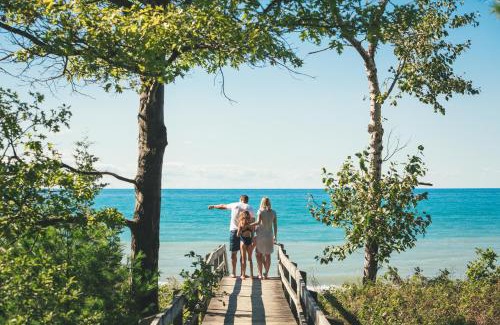Dashwood House | Sunview BeachFront Cottage In Grand Bend