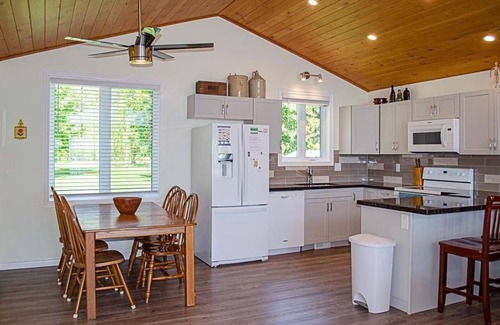 Otonabee-South Monaghan Cottage | Sunview Cottage - Five Bedroom Cottage, Sleeps 10