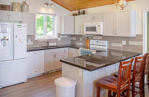 Otonabee-South Monaghan Cottage | Sunview Cottage - Five Bedroom Cottage, Sleeps 10