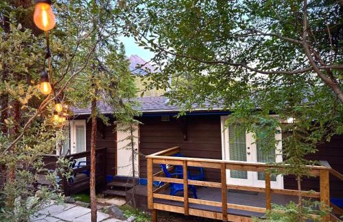 Sunwapta Falls Cabin | Sunwapta Falls Rocky Mountain Lodge