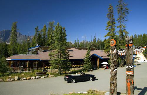 Sunwapta Falls Cabin | Sunwapta Falls Rocky Mountain Lodge