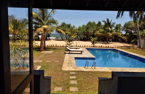 Kahandamodara Villa | Super 3 bedroom beach villa, Ranna, Tangalle for 6, pool, free pick up, serviced