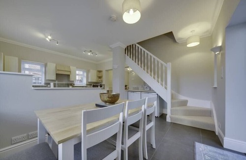Rustington House | Super 5 Bedroom Family Friendly Retreat Rustington