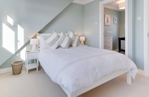 Rustington House | Super 5 Bedroom Family Friendly Retreat Rustington