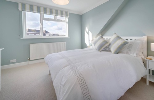 Rustington House | Super 5 Bedroom Family Friendly Retreat Rustington