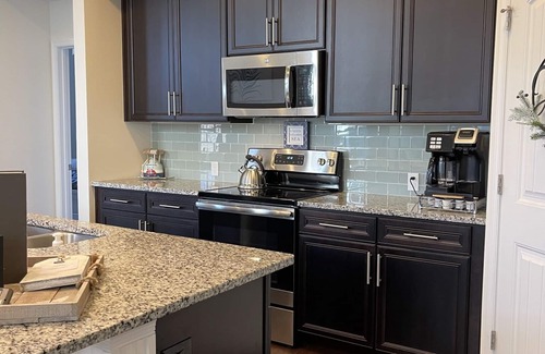 Bayside Villa | SUPER 5 BR, 3.5 bath, sleeps 12 in the heart of Bayside! EV charging and extras!