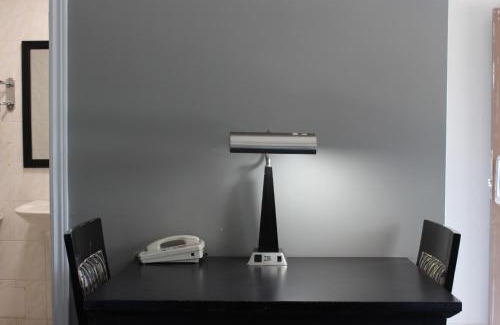 Highland Hotel | Super 7 Motel London