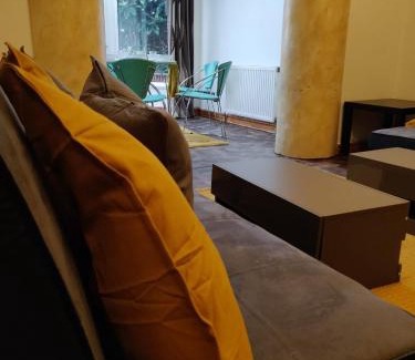 Leeds House | Super 7Bed House - Hot Tub - Large Gathering Meets