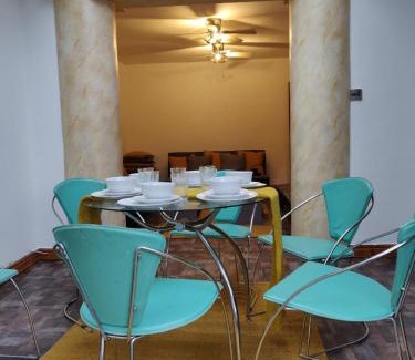 Leeds House | Super 7Bed House - Hot Tub - Large Gathering Meets