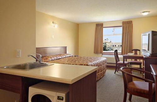 Fort Saskatchewan Hotel | Super 8 by Wyndham Fort Saskatchewan