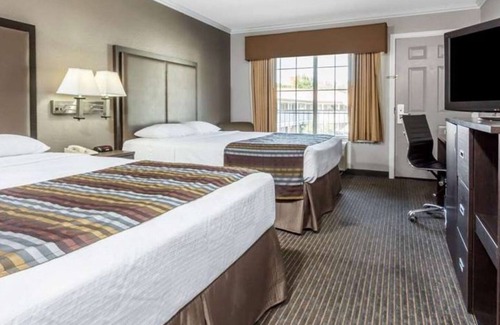 Shoreline West Hotel | Super 8 By Wyndham in Mountain View for Superbowl