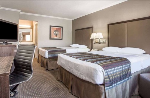 Shoreline West Hotel | Super 8 By Wyndham in Mountain View for Superbowl