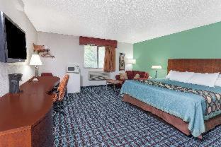 Sterling Heights Hotel | Super 8 by Wyndham Sterling Heights/Detroit Area