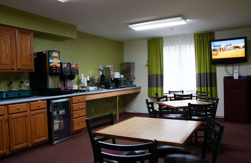 Arkansas City Hotel | Super 8 by Wyndham Arkansas City KS