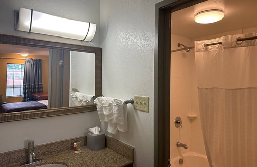 Alexandria West Hotel | Super 8 by Wyndham Alexandria/Washington D.C. Area