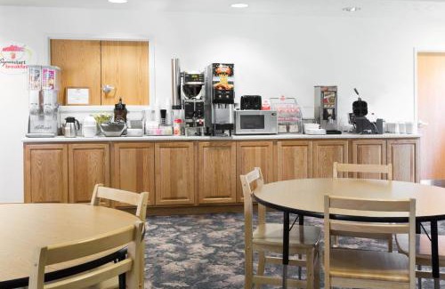 Alma Hotel | Super 8 by Wyndham Alma