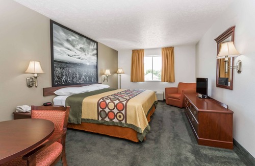 Alma Hotel | Super 8 by Wyndham Alma