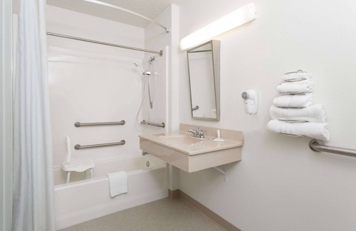 Alma Hotel | Super 8 by Wyndham Alma