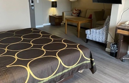 Alton Hotel | Super 8 by Wyndham Alton