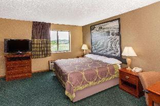 Anamosa Hotel | Super 8 by Wyndham Anamosa IA