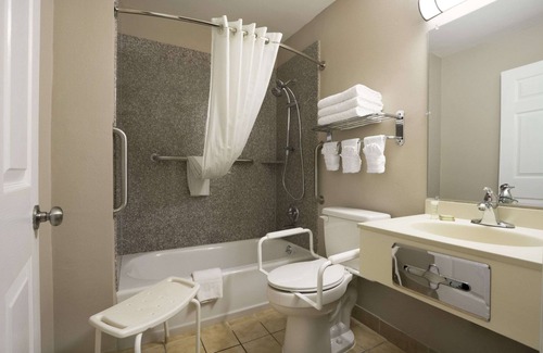 Ardmore Hotel | Super 8 by Wyndham Ardmore