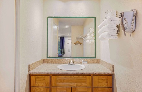 North Auburn Hotel | Super 8 by Wyndham Auburn