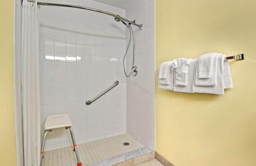 Barrie Hotel | Super 8 by Wyndham Barrie South