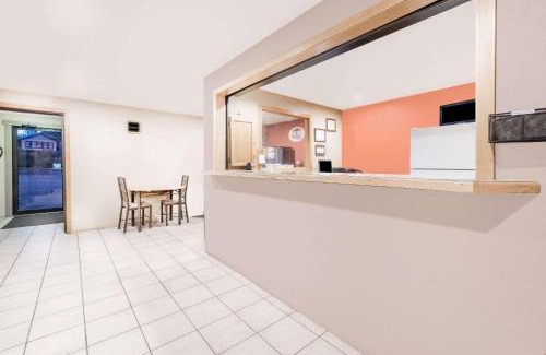 Belle Fourche Hotel | Super 8 by Wyndham Belle Fourche SD