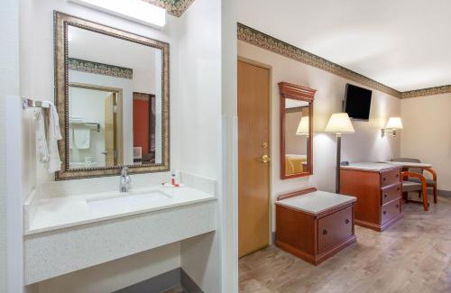 Avoca Hotel | Super 8 by Wyndham Bedford