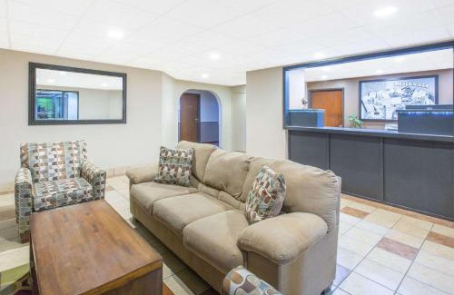 Belleville Hotel | Super 8 by Wyndham Belleville