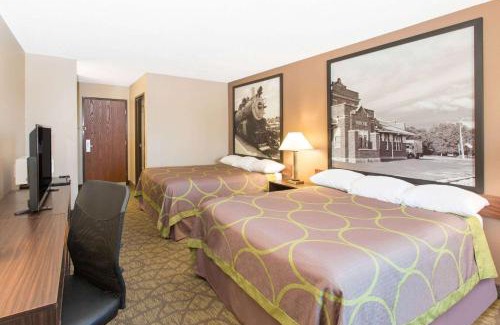 Belleville Hotel | Super 8 by Wyndham Belleville